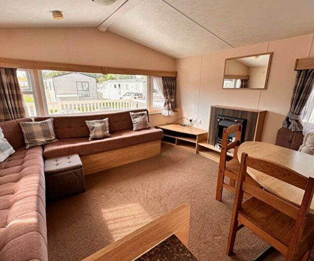 3 Bedroom Park Home For Sale In Hoburne Cotswold, GL7