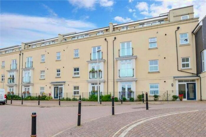 2 Bedroom Flat To Rent In Taylor Close, Tonbridge, TN9