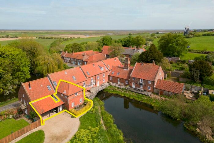 2 Bedroom Character Property For Sale In Tower Road, Burnham Overy Staithe, PE31