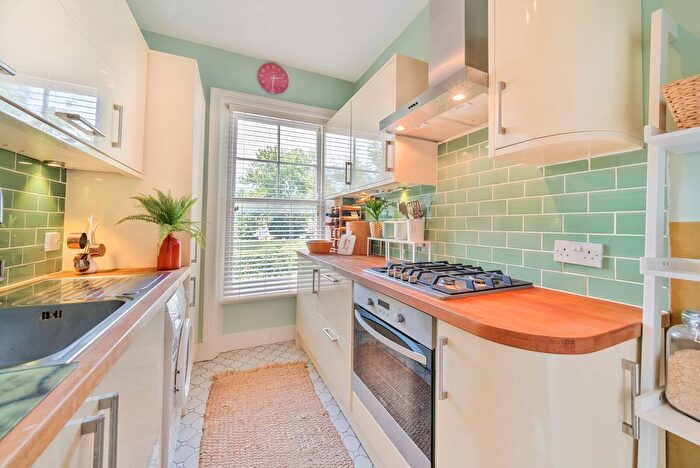 2 Bedroom Flat To Rent In Bridge Road, East Molesey, KT8