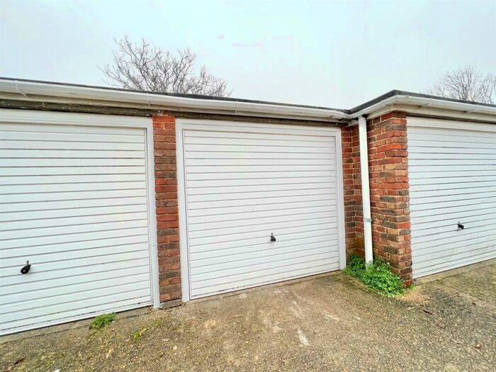 Cottage To Rent In Fulmer Close, Hove, BN3