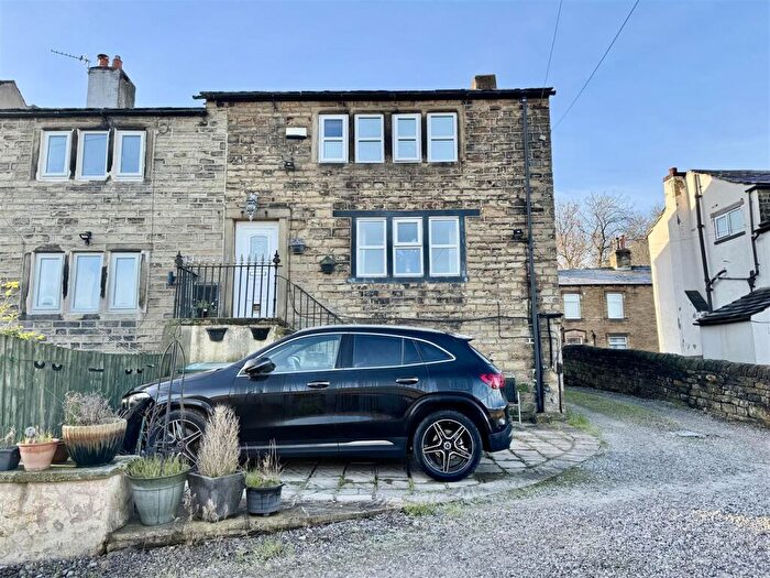 2 Bedroom End Of Terrace House For Sale In Town End, Almondbury, Huddersfield, HD5