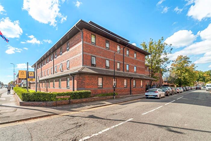 3 Bedroom Apartment For Sale In Park Avenue, Sale, M33