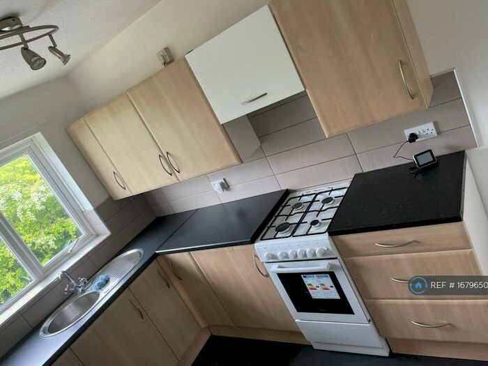 2 Bedroom Maisonette To Rent In Featherby Drive, Glen Parva, Leicester, LE2