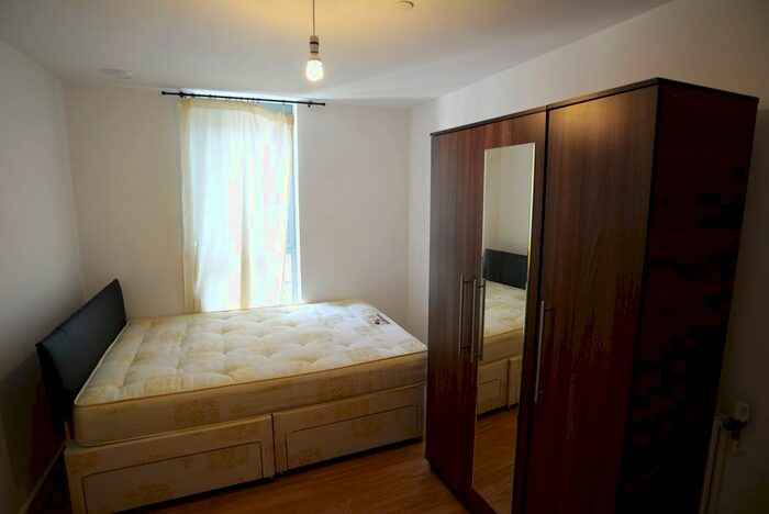 2 Bedroom Flat To Rent In Elmira Street, London, SE13