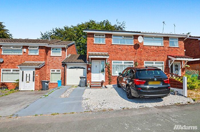 3 Bedroom Semi Detached House For Sale In Azalea Grove, Beechwood, WA7