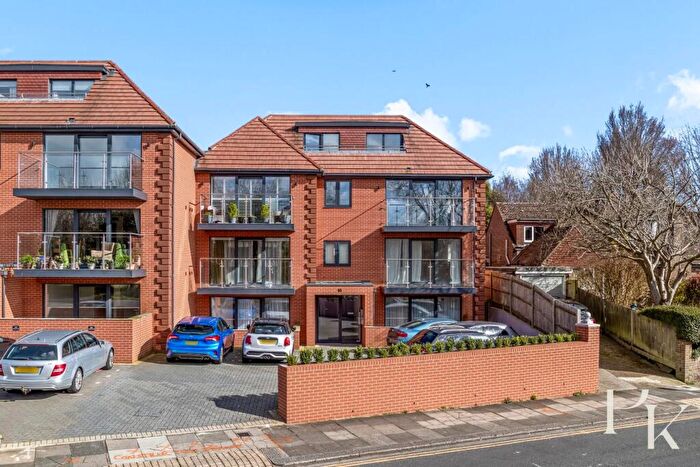 3 Bedroom Apartment For Sale In Penthouse - Goldstone Crescent, Hove, BN3