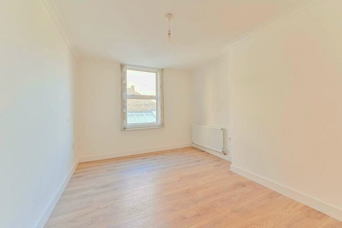 2 Bedroom Flat To Rent In Battersea Park, Battersea, London, SW11