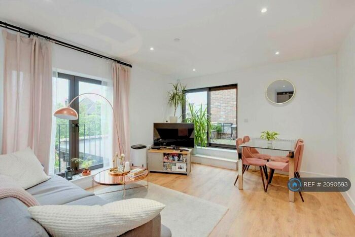 1 Bedroom Flat To Rent In Keats Place, London, N11
