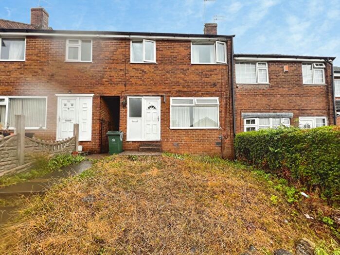 3 Bedroom Semi-Detached House For Sale In Whiteways, Bradford, BD2