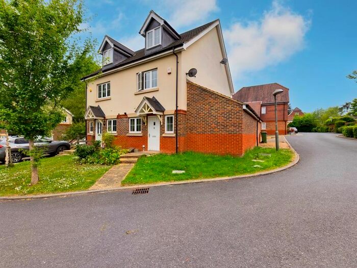 3 Bedroom Semi-Detached House To Rent In Ash Close, Banstead, SM7