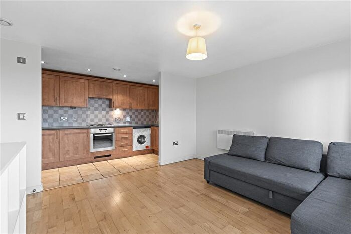 2 Bedroom Flat To Rent In Rosemoor House, Uxbridge Road, Ealing, W13