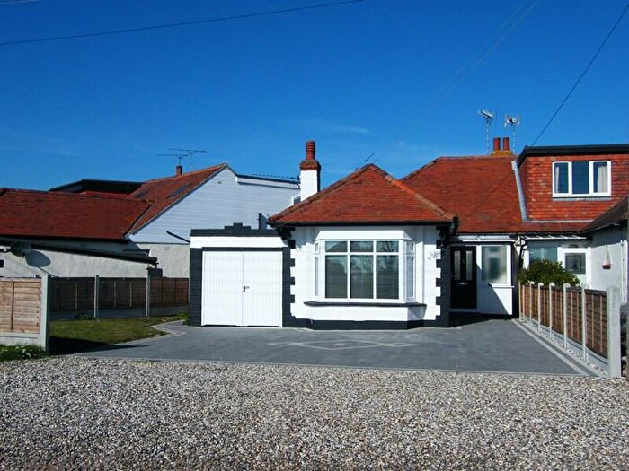 3 Bedroom Bungalow To Rent In Barling Road, Great Wakering, Southend-On-Sea, Essex, SS3