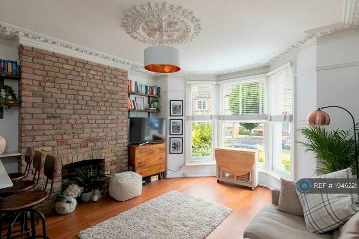 2 Bedroom Flat To Rent In Ground Floor, London, SE14