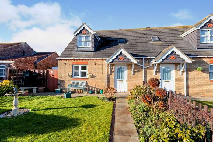 2 Bedroom Semi-Detached Bungalow For Sale In Mumby Meadows, Mumby, Alford, LN13