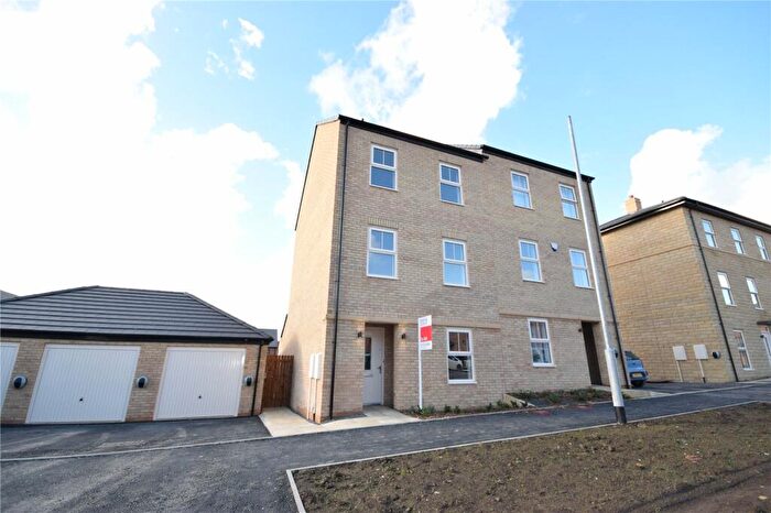 4 Bedroom Semi-Detached House To Rent In Magnolia Road, Seacroft, Leeds, West Yorkshire, LS14