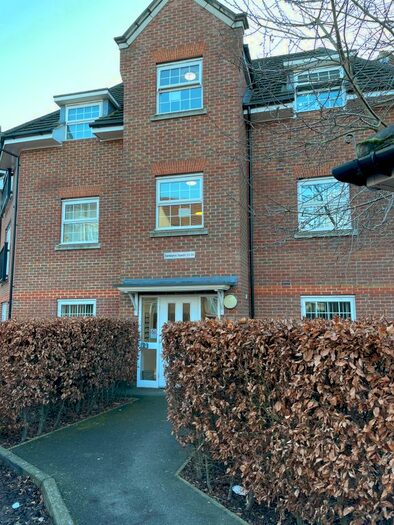 1 Bedroom Flat To Rent In Centaurus Square, St Albans, Hertfordshire AL2