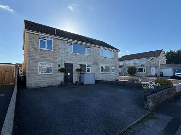 4 Bedroom Semi-Detached House For Sale In Kingsley Road, Westfield, BA3