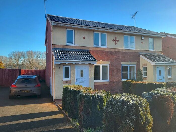 3 Bedroom Semi-Detached House To Rent In Penzance Way, Stafford, ST17
