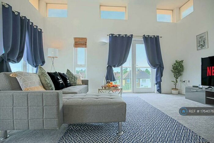 2 Bedroom Flat To Rent In Newport Pagnell, Milton Keynes, MK16