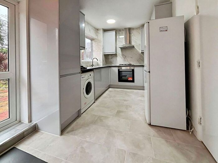 2 Bedroom Flat To Rent In Erica Court, Swanley, BR8