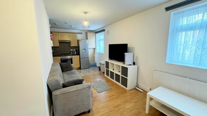 2 Bedroom Flat To Rent In Harrington Hill, Upper Clapton, E5