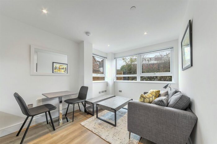 Studio To Rent In Wood Street, East Grinstead, West Sussex, RH19