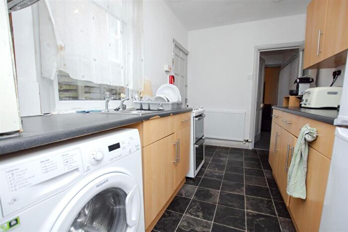 3 Bedroom House To Rent In Warwards Lane, Birmingham, West Midlands, B29