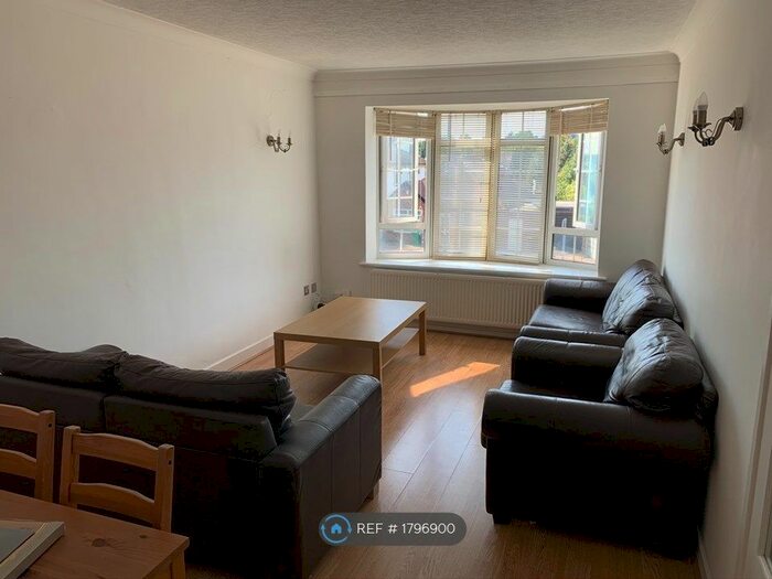 2 Bedroom Flat To Rent In Lenton, Nottingham, NG7