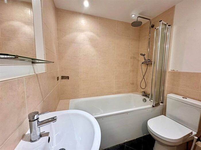 1 Bedroom Flat To Rent In The Approach, Rayleigh, SS6