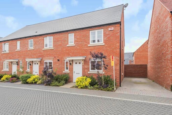 3 Bedroom End Of Terrace House To Rent In Wetherby Road, Bicester, OX26