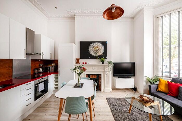 3 Bedroom Apartment For Sale In Brondesbury Villas, NW6