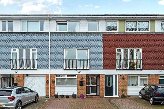 4 Bedroom Terraced House For Sale In Broadheath Drive, Chislehurst, BR7