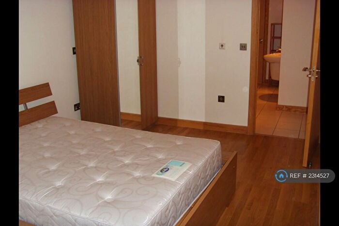 3 Bedroom Flat To Rent In Roach Road, London, E3