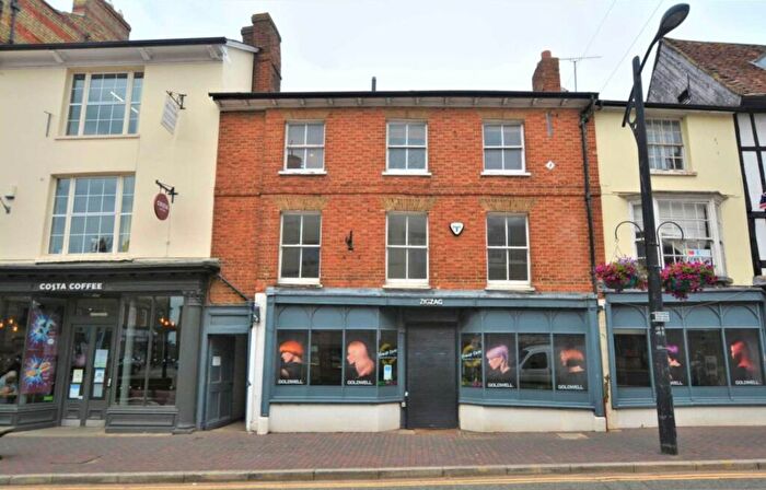 2 Bedroom Flat To Rent In High Street, Newport Pagnell, MK16