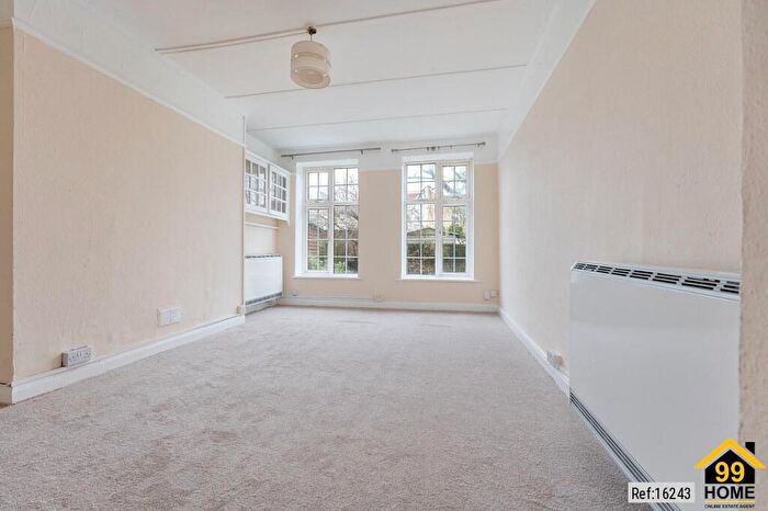 1 Bedroom Flat For Sale In St James Court, Croydon, Surrey, CR0