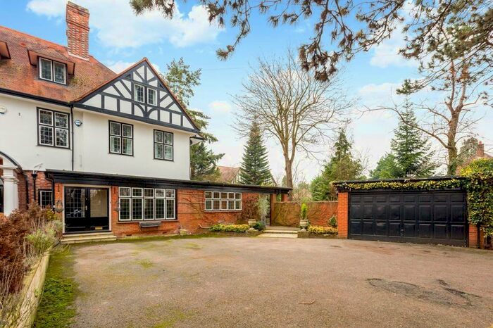 4 Bedroom Semi-Detached House To Rent In Newlands Drive Maidenhead, SL6