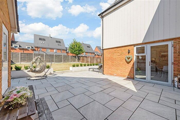 4 Bedroom Detached House For Sale In Castleridge Drive, Greenhithe, Kent, DA9