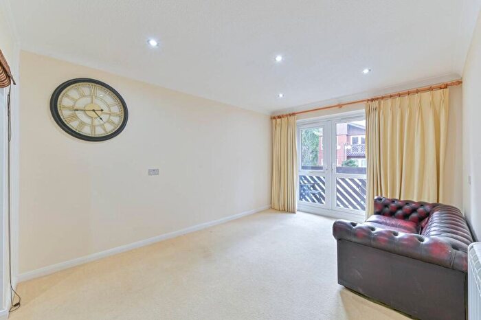 Studio To Rent In Cedar Close, West Dulwich, London, SE21