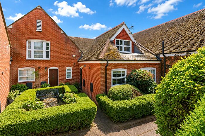 2 Bedroom Apartment To Rent In Old London Road, St. Albans, Hertfordshire, AL1