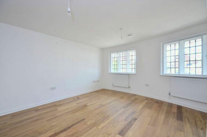 2 Bedroom Flat To Rent In Enfield Town, Enfield Town, Enfield, EN2