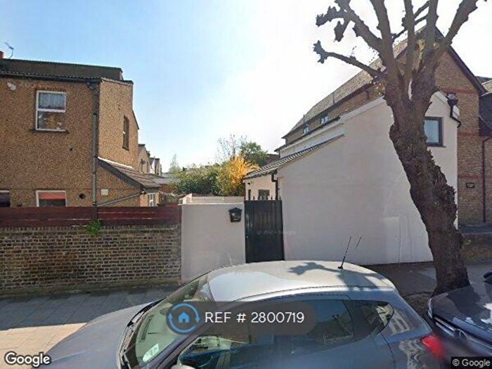 2 Bedroom Detached House To Rent In Ravenscroft Road, Beckenham, BR3