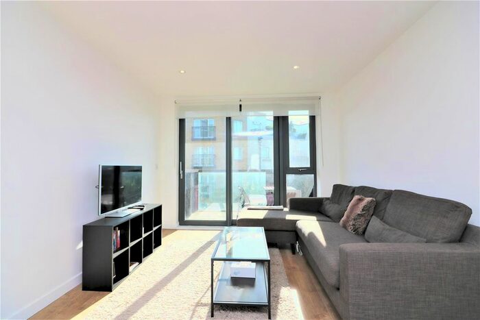 2 Bedroom Flat To Rent In Graciosa Court, Harford Street, London, E1