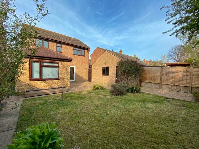 4 Bedroom Detached House To Rent In Bromstone Road, Broadstairs, CT10