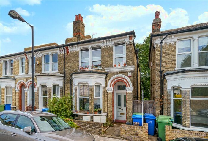 1 Bedroom Apartment To Rent In Kelmore Grove, East Dulwich, London, SE22