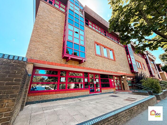 1 Bedroom Flat For Sale In Flat Dalwood House, London Road, Romford, Uk, RM7