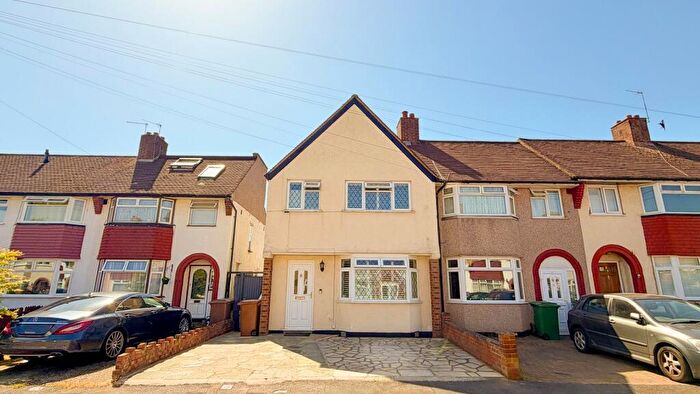 3 Bedroom End Of Terrace House For Sale In Elm Close, Carshalton, Surrey., SM5