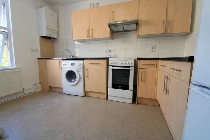 4 Bedroom Flat To Rent In Borough Hill, Croydon, CR0