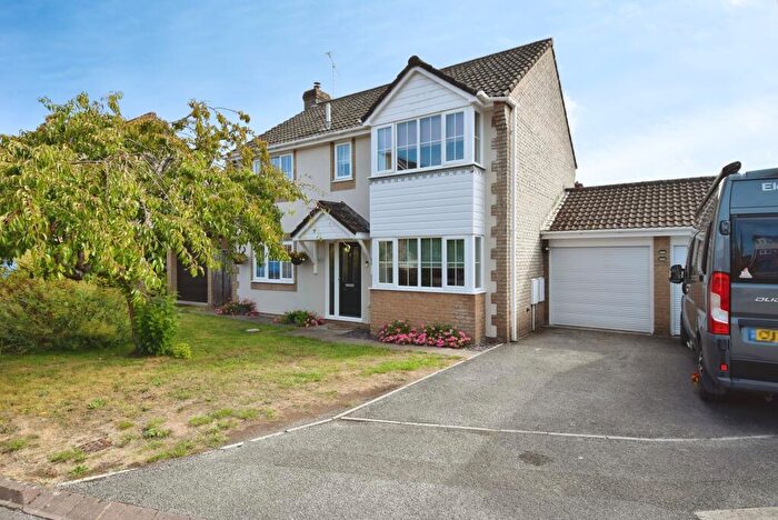4 Bedroom Detached House For Sale In Heron Walk, Durrington, SP4