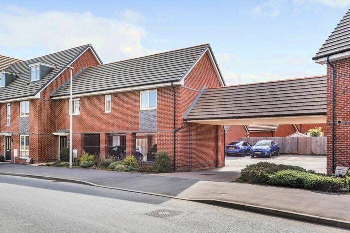 2 Bedroom Flat To Rent In Fullbrook Avenue, Spencers Wood, Reading, Berkshire, RG7